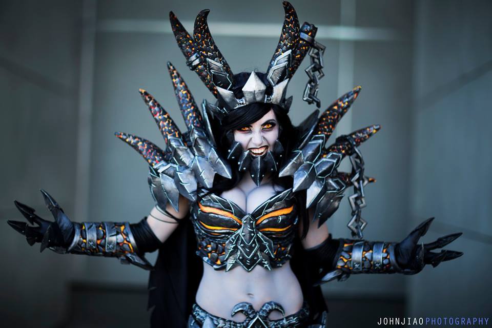 queens-of-cosplay:  Deathwing Cosplayer: Jessica NigriPhotographers: Dave Yang Photography,