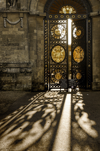 gyclli:   Blendheim Palace - Oxfordshire - Engeland   UK - Oxon - Blenheim Palace Gates / By Darrell Godliman