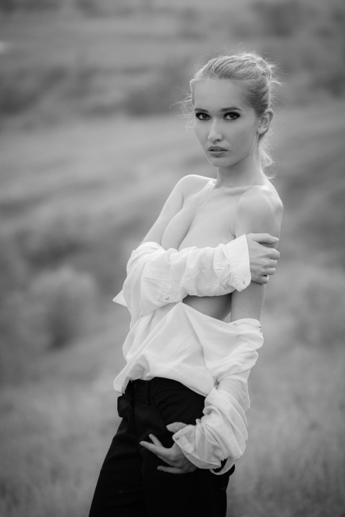photografiae:Outdoor portrait by mspaul || http://ift.tt/1Mpq4fe