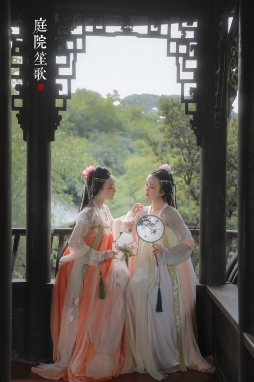 Traditional Chinese hanfu by 小艾野