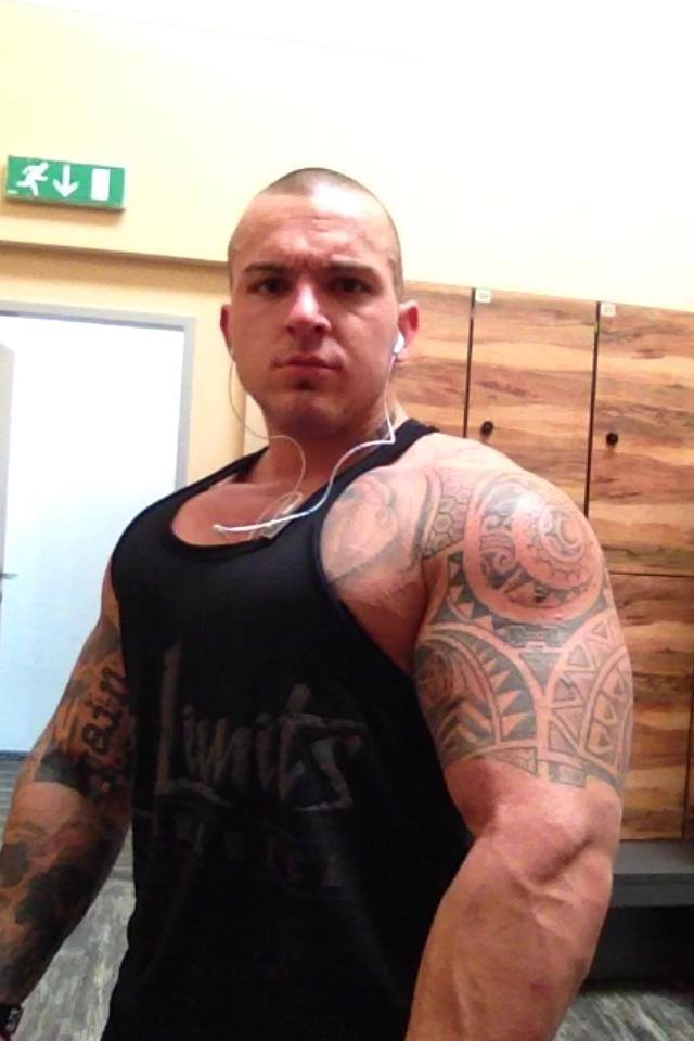 Hot Muscular Men