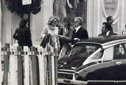 Princess Grace and her daughter leaving Dior boutique in Paris in 1977. They visited the shop for Pr