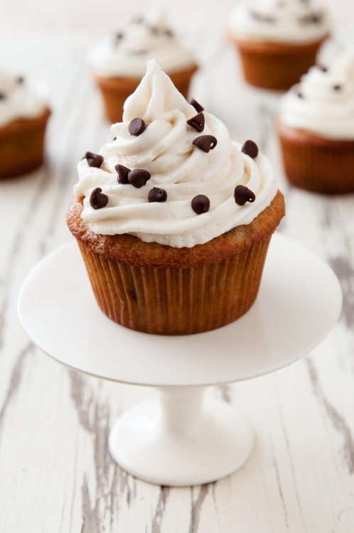 sweetoothgirl: BANANA CHOCOLATE CHIP CUPCAKES