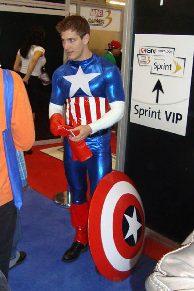 mjschryver:  Scott Herman as Captain America (3 of 4)Herman, at NYCC, working the Xbox 360 / Kinect booth (which featured a greenscreen photo op), promoting Marvel vs. Capcom 3: Fate of Two Worlds.Herman’s video diary about the experience is here.Herman