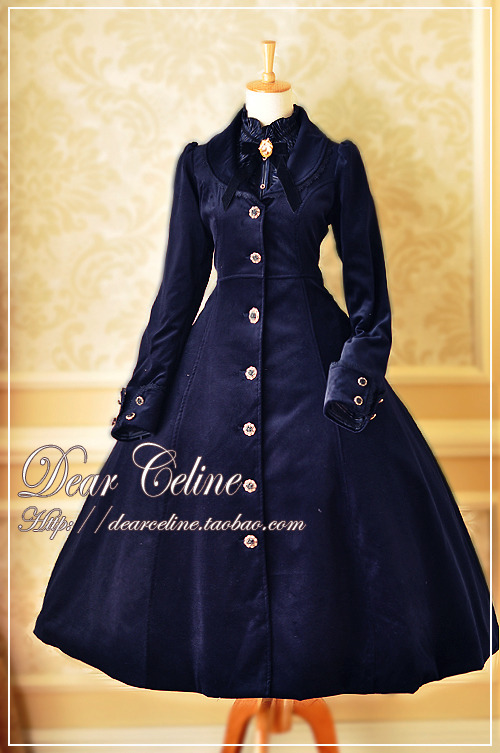 xtoxictears:  truth2teatold:  Dear Celine Autumn Coat  Need it. 