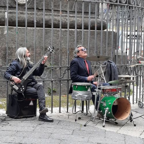 #Music keeps you young at heart #streetmusic #streetmusician #streetofnaples #streetlifephotography 