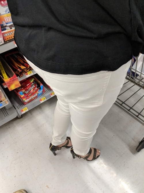 nylonvixen: Quick stop by Walmart, I hate that place.