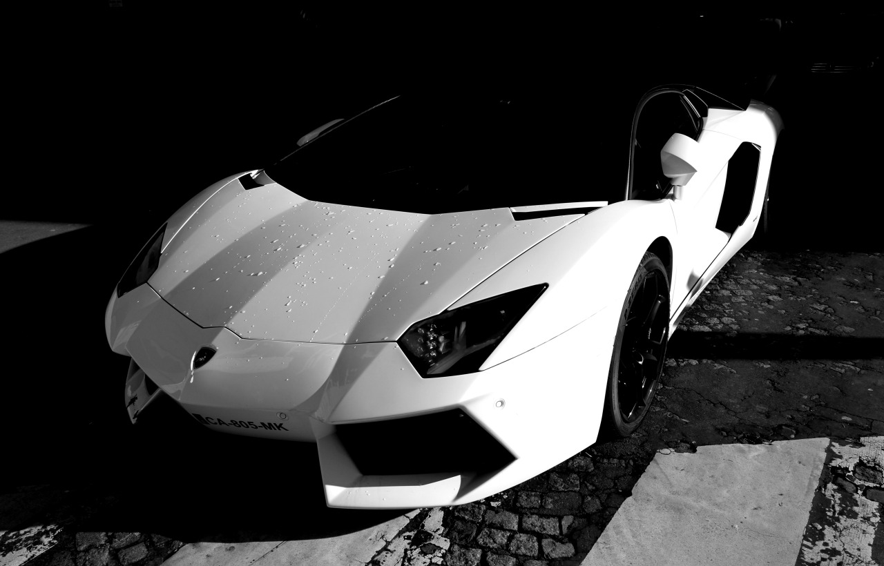 automotivated:  Contrast Lambogrhini Aventador by BrunoImperiale