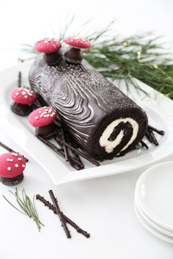 sweetoothgirl:   BLACK FOREST BÛCHE DE NOËL