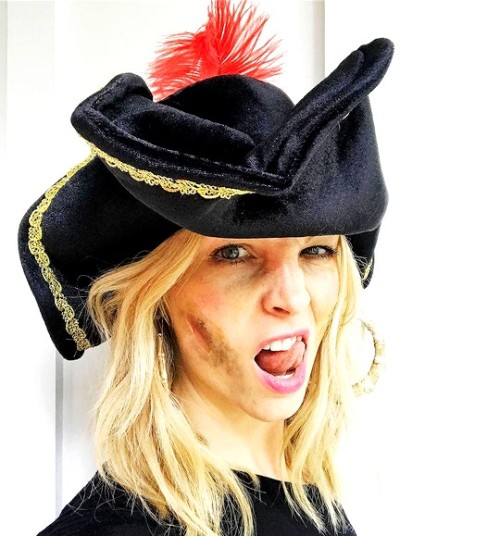 accolalove:@craccola: I take my job as Pirate at Pirate Halloween Booth very seriously
