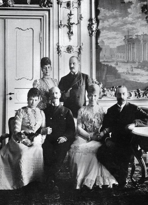 romanovsonelastdance: Maria Feodorovna, nee Dagmar of Denmark, with her siblings.Maria, George (Will