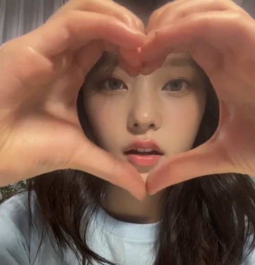 Haii New Mootie :P Ur Acc Is So Cute + So Are Your Works !!!