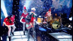 wwelcometomyworldd:Muse - Uprising (Live on TOTP Christmas Special 2009)