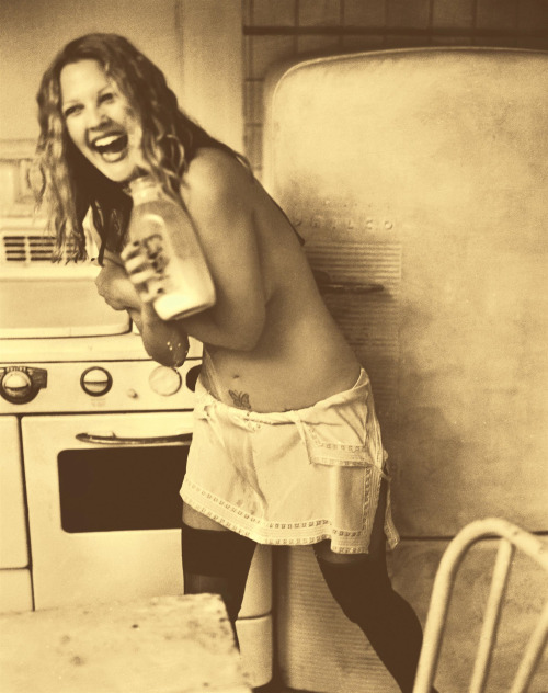 shadowywonderlandenemy:shadowywonderlandenemy:shadowywonderlandenemy:Drew Barrymore !  1109.What a D