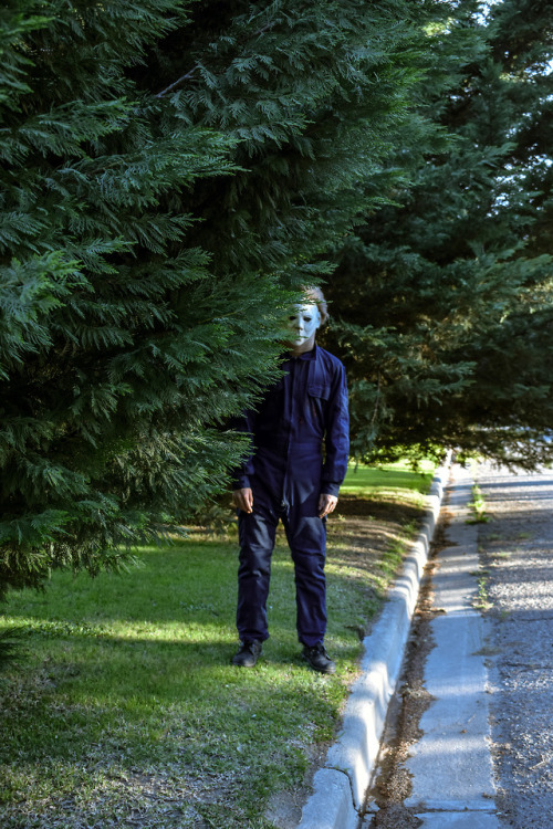 Michael Myers Cosplay by me! October ‘18 IG  www.instagram.com/zeballosaxel_/     for moreee