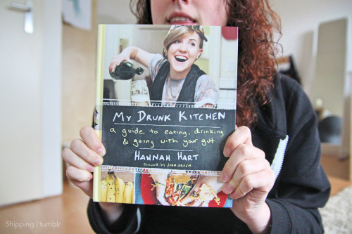 5hipping:Hannah is such a cutie I love her so much and now I finally have her book!(please don’t change the source or delete this text)