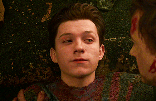 zolomans:“I’m sorry.”  IM SCREAMING