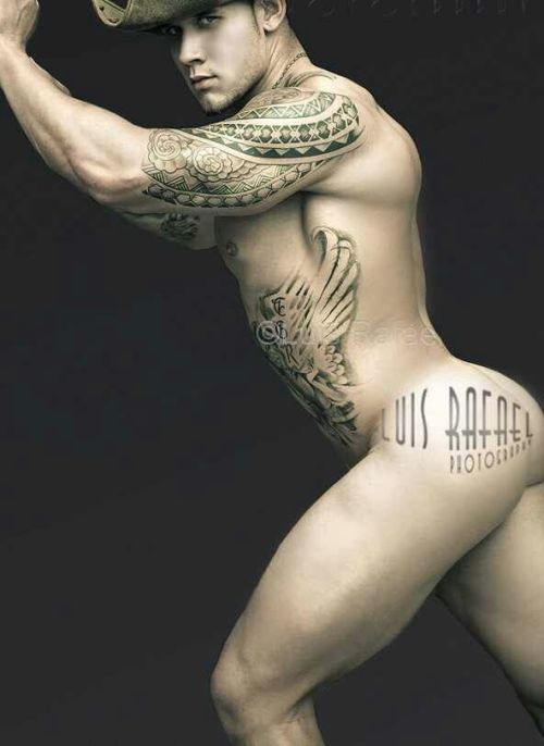 marklucien:  Naked Vince Ramos 