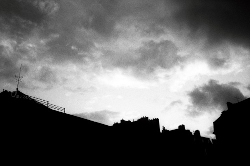 “the world is yours” on top of odéon-théâtre de l'europe