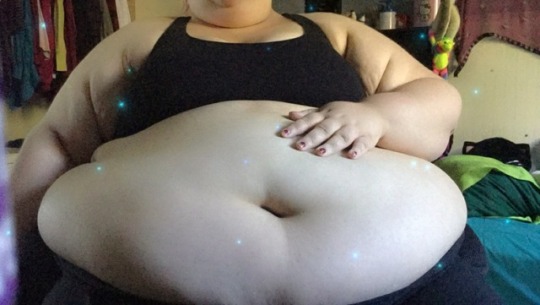 cute-fattie: My computer chair makes me look so wide  