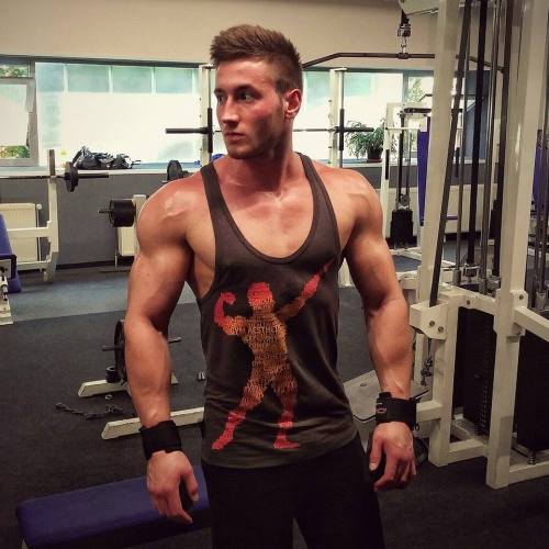 billyraysorensen:Soccer jock and body builder – Eike W …