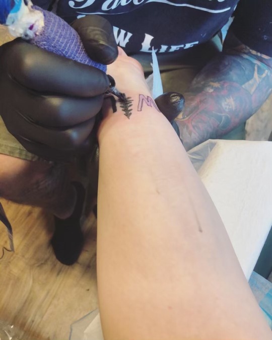 americanhoney812:  Well I did a thing today 😏 Belly button pierced 2 weeks ago, first tattoo this morning, what’s next 😂  Looks good! Nice first tattoo 😊😊