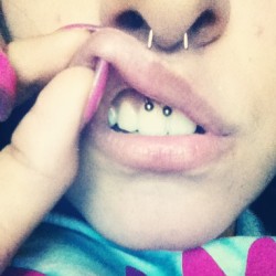 libertytobe:  Nouveau piercing smiley! :’) www.facebook.com/Lou.dubs ADDME. 