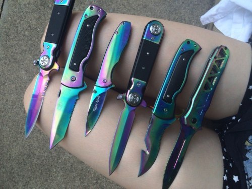 yandere-chan-and-senpai666:Pretty little knives to STAB into the heads of any not so pretty little B