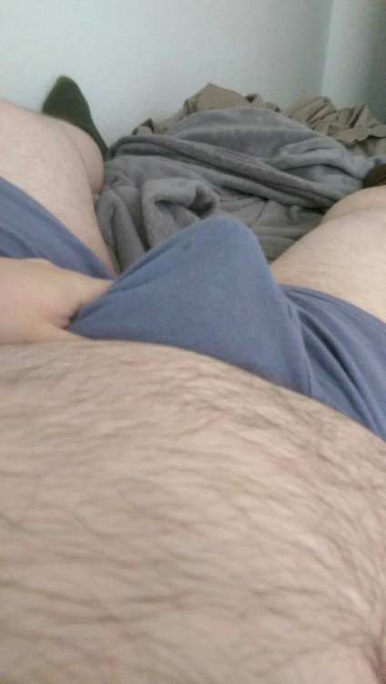 thejonniegordiva:  Someone needs to come fuck this chubby cub. Right away! 