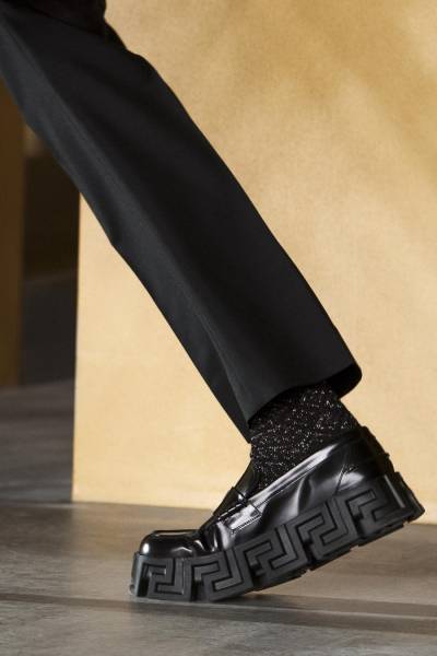 Sex fireddesire:Versace details Fall-Winter 2021 pictures