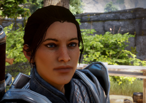 I made Inquisidora some Grey Warden armour and tweaked her face a bit. Pretty happy with the results
