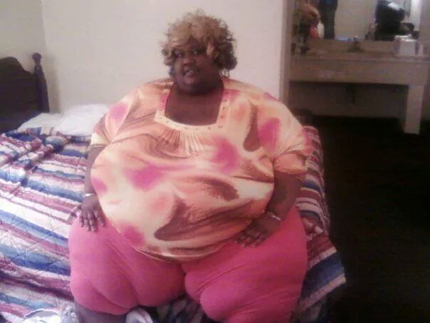 bbwssbbwlover:  Look at her SEXY full figured Body, Every FA’s dream…