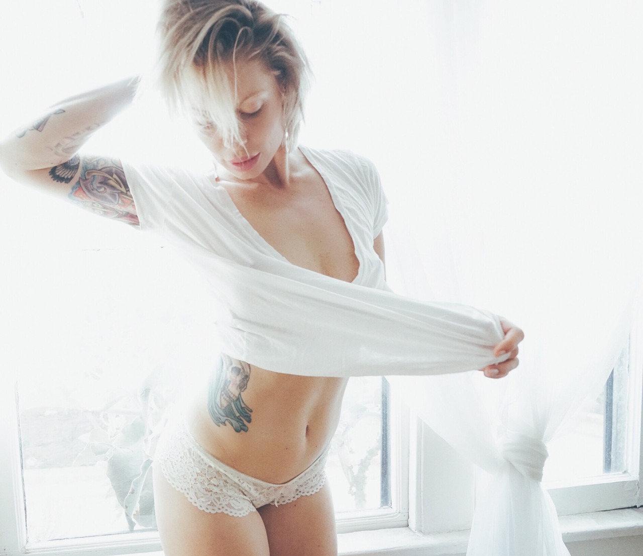bridgetblonde:  Impromptu photo sesh w/ Yero Brown after our hike 🙈