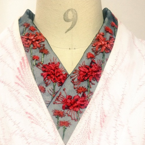 tanuki-kimono:Beautiful spider lilies ribbon embroidered decorative collar (seen on)