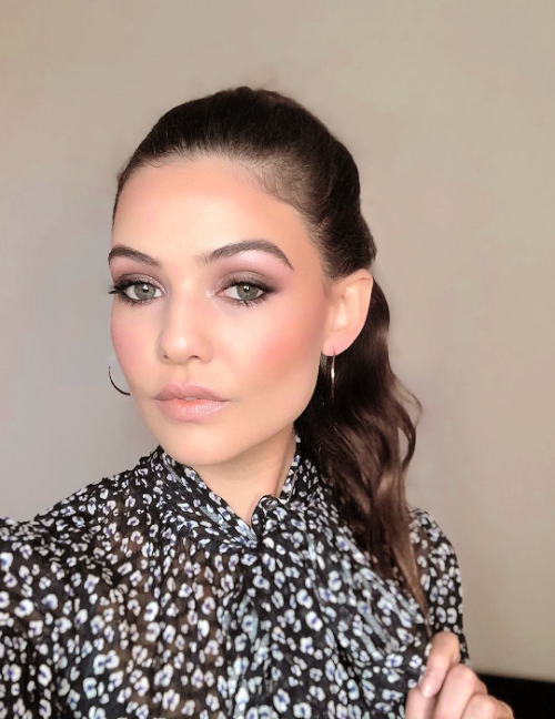 daniellecamp:Danielle Campbell getting ready for the 2019 New York Comic Con