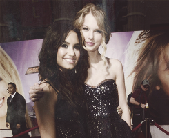  "@ddlovato: Breathe - Taylor Swift""@taylorswift13: @ddlovato I love you!" 