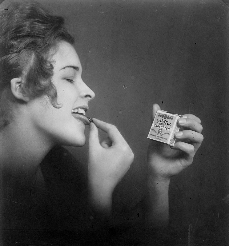vampsandflappers:  A model in a photograph for Läkerol, a type of Swedish pastille,