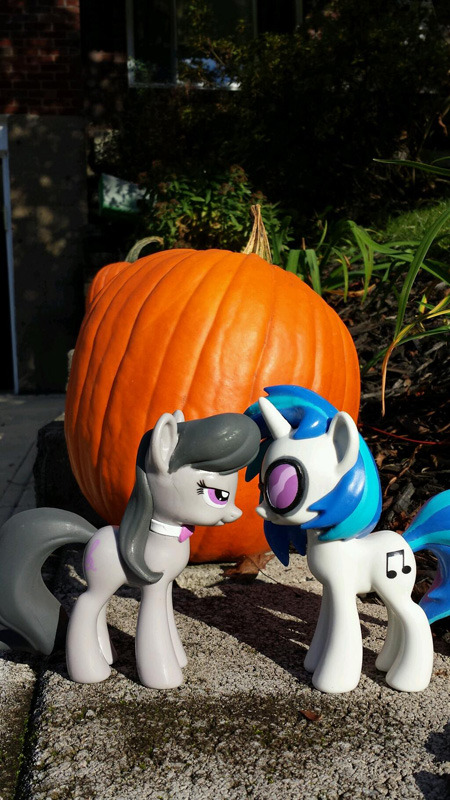 pixelkitties:  The new Funko Octavia toy makes bedroom eyes at anyone and anything.