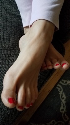myprettywifesfeet:  A nice close up of her