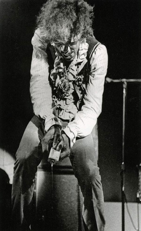 ledzepppelin:  Jimi Hendrix’s infamous sacrifice of his guitar during ‘Wild Thing’, the last song of The Jimi Hendrix Experience’s life changing set at the Monterey Pop Festival on the 18th of June 1967 17 year old photographer Ed Caraeff who