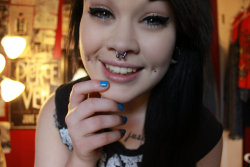 girlsplugs:  smile girl picture perfect piercing