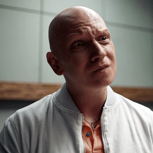 Anthony Carrigan as NoHo Hank in Barry - S3E01 - Forgiving Jeff