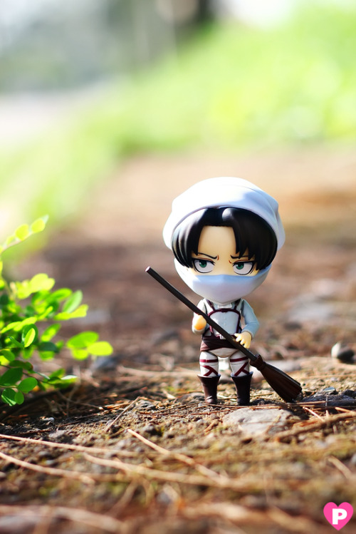 goodsmilecompanyus:  Nendoroid Levi Cleaing version! This year’s Anime Expo exclusive figure! Make sure you come early to AX, get a badge here! http://www.anime-expo.org/registration/ -Mamitan <3  