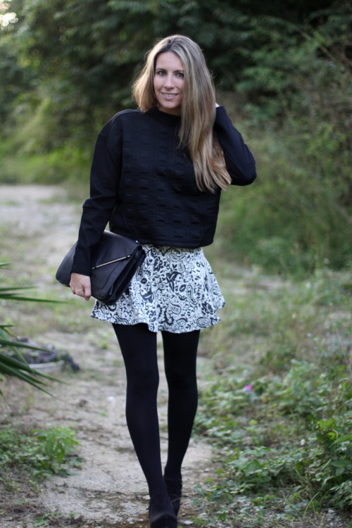 (via SCUBA JUMPER SKATER SKIRT OUTFIT | MES VOYAGES A PARIS STYLE BLOG)