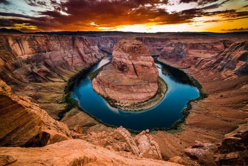 Horseshoe bend.A famous landmark of the Colorado River as it meanders through Arizona just downstrea