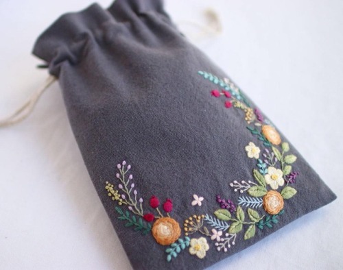 yula2008:＊.Embroidery pouch..#刺繍#手刺繍#ステッチ#手芸#embroidery#handembroidery#stitching#needlework#자수#brode