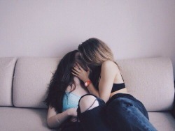 lipstick-lesbian:  ♀♡♀