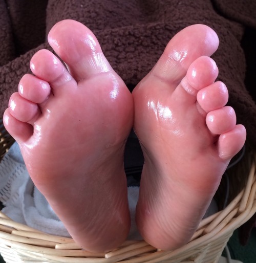 Princess always likes to rub oil on her feet to keep them extra soft, god i wish i could feel them o