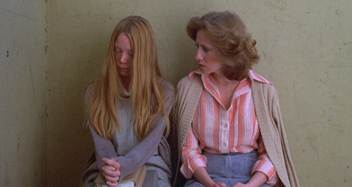 twilightly-blog:Carrie (1976) dir. Brian De Palma