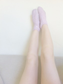 calm-under-the-wavesss:  im white and i have bruises on my legs lol